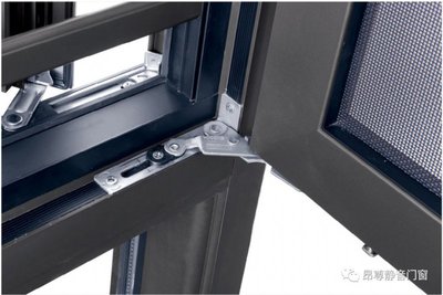 地震來襲時，門窗與空調(diào)設(shè)備 防護(hù)、風(fēng)險(xiǎn)與應(yīng)對策略